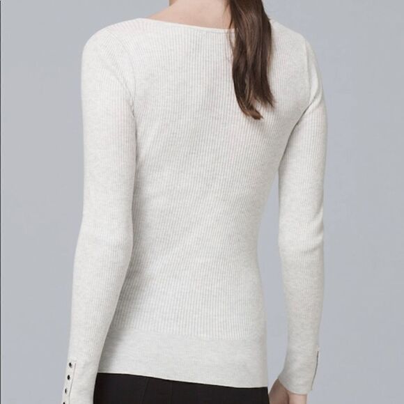 WHBM PETITE BUTTON-DETAIL V-NECK SWEATER LARGE PETITE - Picture 2 of 3